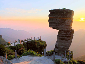 【遊遍中國自由行】油菜花季~梵淨山、烏江寨、貴州世界遺產-地球上綠寶石荔波小七孔、西江苗寨、黃果樹瀑布九日遊(貴州段安排雙排椅VVIP車)【南方航空、桃園出發】