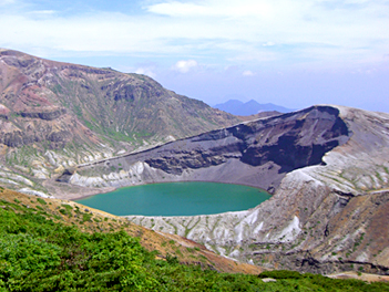 【東北歐嗨喲】初夏戀東北~會津鐵道、藏王纜車、藏王御釜秘境、保證入住星野盤梯山溫泉五日遊【星宇航空、仙台進出】